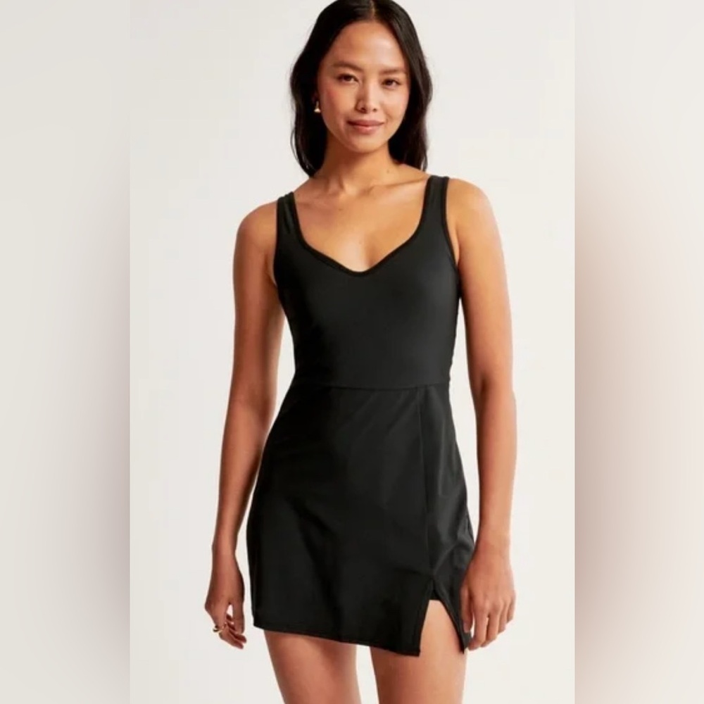 Abercrombie & Fitch Black Sweetheart Neckline Athletic Dress